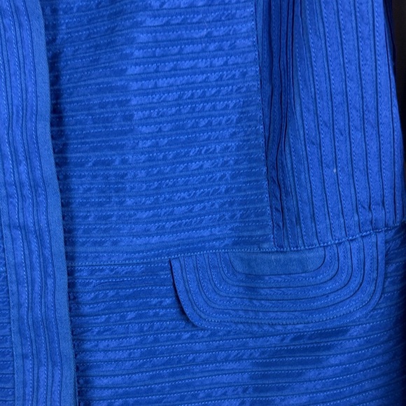 Chico's Royal Blue Classic Elegant Pin Tuck Hidden Button Blazer Jacket Size 1 - Picture 10 of 13